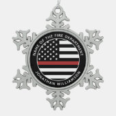Personalisierter Firefighter Thin Red Line USA-Fla Schneeflocken Zinn-Ornament (Vorderseite)