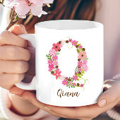 Personalisierter floraler Monogramm-Brief Q Kaffeetasse