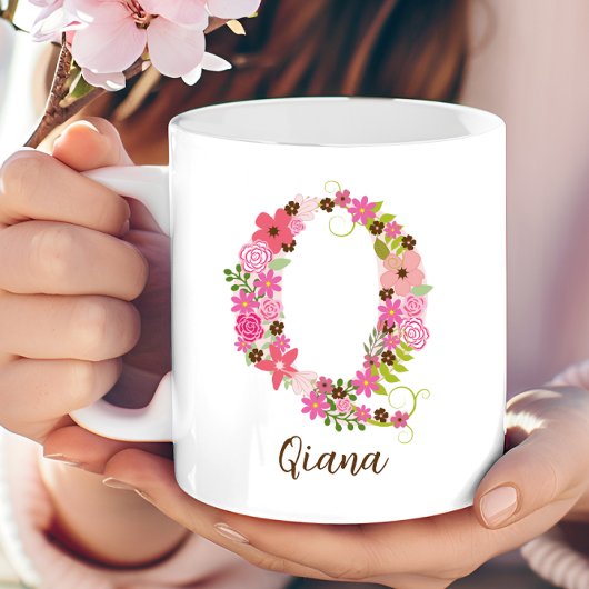 Personalisierter floraler Monogramm-Brief Q Kaffeetasse