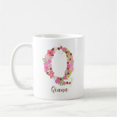 Personalisierter floraler Monogramm-Brief Q Kaffeetasse (Links)