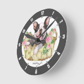Personalisierter französischer Bulldog-Blumenkorb Runde Wanduhr (Winkel)