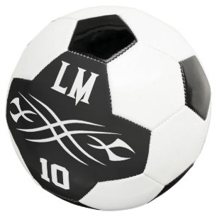 Personalisierter Fußball mit coolen Tattoo-Design