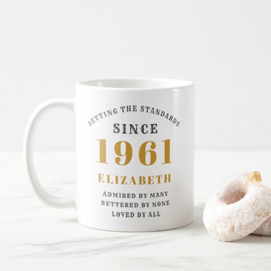 Personalisierter Geburtstag 1961 Eleganter Name Kaffeetasse (Mit Donut)