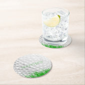 Personalisierter Golfball im Gras Runder Pappuntersetzer (Vor Ort)