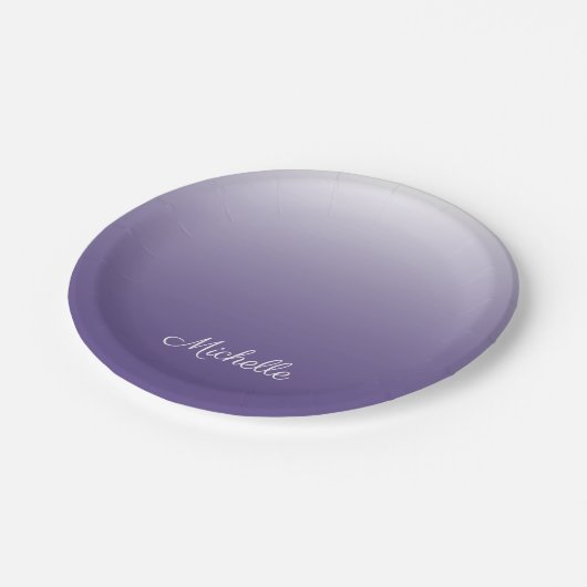Personalisierter Gradient ombre Ultra Violet Pappteller (Schrägansicht)