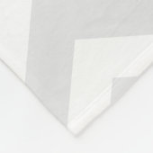 Personalisierter, grau hellblauer Zickzack Elefant Fleecedecke (Ecke)