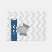 Personalisierter grauer Navy Blue Zickzack Elefant Fleecedecke (Vorderseite (Horizontal))
