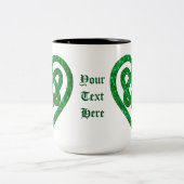 Personalisierter grüner Glitzer Celtic Heart Knot  Zweifarbige Tasse (Mittel)