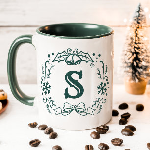 Personalisierter grüner Weihnachtskranz Monogramm Tasse
