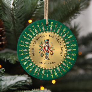 Personalisierter grüner Weihnachtsnussknacker in G Keramik Ornament