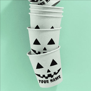 Personalisierter Halloween-Kürbisname Schwarz & We Pappbecher