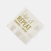 Personalisierter Hochzeitscocktail "Sip & Repeat" Serviette (Ecke)