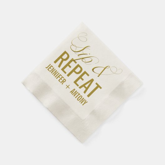 Personalisierter Hochzeitscocktail "Sip & Repeat" Serviette (Ecke)