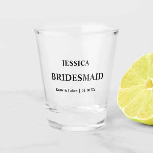 Personalisierter Hochzeitstag und Name Bridesmaid Schnapsglas (Vorderseite)