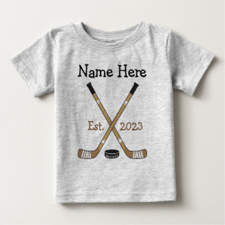 Personalisierter Hockey-Baby-Name Geburtsjahr Gebo Baby T-shirt