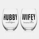 Personalisierter Hubby- und Wifey-Name Weinglas Ohne Stiel (Vorderseite)