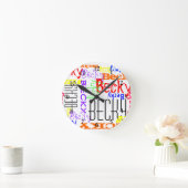 Personalisierter Individuelle Name Collage farbenf Runde Wanduhr (Zuhause)