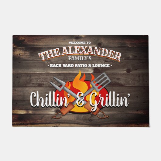Personalisierter Innenhof Chillin' und Grillin' Pa Fußmatte (Vorderseite)