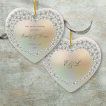 Personalisierter Jahrestag der Hochzeit Keramik Ornament<br><div class="desc">Mit einem wunderschönen Perlenherz kann diese schicke Hochzeit oder Jubiläumsschmuck mit Ihrer Jubiläumsbotschaft,  Ihren Namen und einem besonderen Datum mit Monogramminitialen auf der Rückseite personalisiert werden. Entwickelt von Thisisnotme©</div>