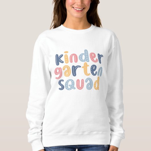 Personalisierter Kindergarten Squad Blumenname Sweatshirt (Vorderseite)