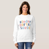 Personalisierter Kindergarten Squad Blumenname Sweatshirt (Vorne ganz)
