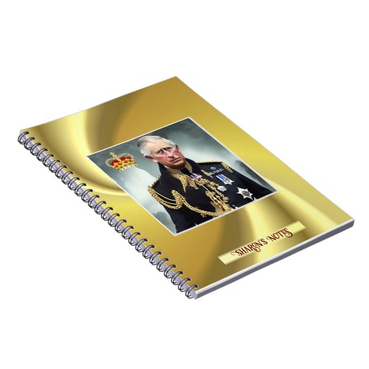 Personalisierter King Charles III Gold Hintergrund Notizblock (Rechte Seite)