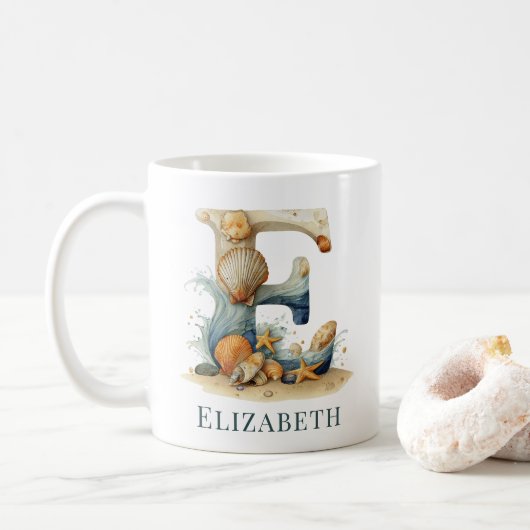 Personalisierter Küstenmonogramm Anfangsbuchstabe Kaffeetasse (Mit Donut)