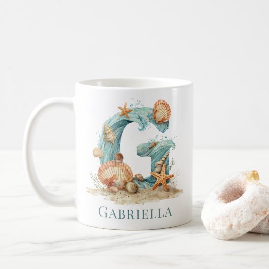 Personalisierter Küstenmonogramm Anfangsbuchstabe Kaffeetasse (Mit Donut)