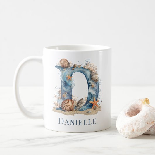 Personalisierter Küstenmonogramm Anfangsbuchstabe Kaffeetasse (Mit Donut)