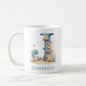 Personalisierter Küstenmonogramm-Initiale J Strand Kaffeetasse (Links)