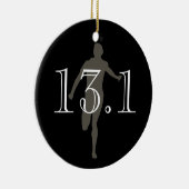 Personalisierter Läufer 13.1 Halbmarathon Keepake Keramikornament (Rechts)