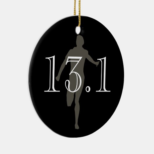 Personalisierter Läufer 13.1 Halbmarathon Keepake Keramikornament (Rechts)