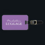 Personalisierter Lavendel lila Gepäckmarke Gepäckanhänger<br><div class="desc">Personalisierter Lavendel lila Gepäckanhänger für Gepäck und Koffer. Elegante Typografie-Vorlage. Ausgeklügeltes Zubehör. Anpassbare Hintergrundfarbe. Fügen Sie dieser Vorlage Ihren eigenen Namen hinzu. Personalisiertes Vollfarbdesign.</div>