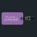 Personalisierter Lavendel lila Gepäckmarke Gepäckanhänger<br><div class="desc">Personalisierter Lavendel lila Gepäckanhänger für Gepäck und Koffer. Elegante Typografie-Vorlage. Ausgeklügeltes Zubehör. Anpassbare Hintergrundfarbe. Fügen Sie dieser Vorlage Ihren eigenen Namen hinzu. Personalisiertes Vollfarbdesign.</div>