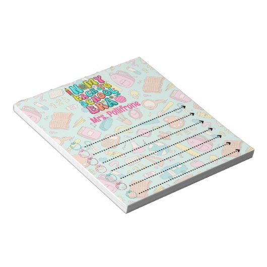 Personalisierter Lehrer zurück zur Schulzeit, um e Notizblock (angewinkelt)