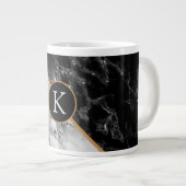 Personalisierter Letter Coffee Tasse Schwarz-weiß  (Vorderseite Rechts)