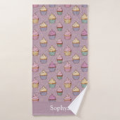 Personalisierter lila Glitter-Cupcake Badehandtuch (Badehandtuch)