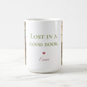 Personalisierter „Lost in a Good Book“-Becher Kaffeetasse (Mittel)
