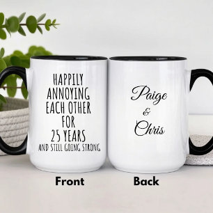 Personalisierter lustiger 25. Hochzeitstag Silber Zweifarbige Tasse