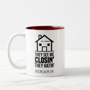 Personalisierter lustiger Ruhestand für Immobilien Zweifarbige Tasse
