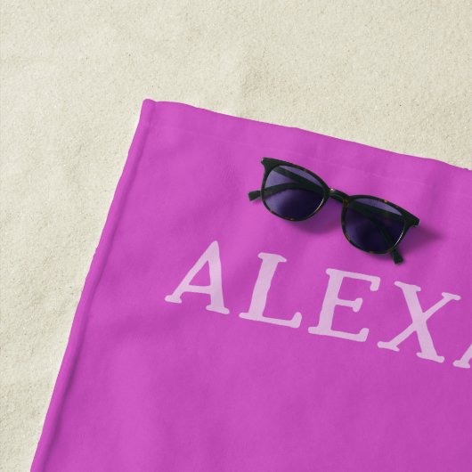 Personalisierter Mädchenname Dinosaur Strandtuch (Beispiel)