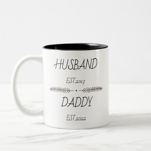 Personalisierter Mann Daddy - Neues Geschenk von P Zweifarbige Tasse (Links)