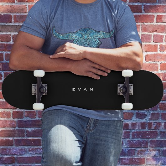 Personalisierter minimalistischer schwarzer skateboard