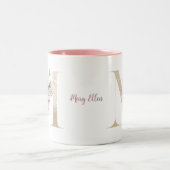 Personalisierter Mit Monogramm Goldbrief M Rosa Bl Zweifarbige Tasse (Mittel)
