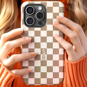 Personalisierter Mocha-Weiß-Schachbrett-Monogramm Case-Mate iPhone Hülle