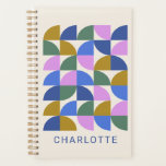 Personalisierter, moderner geometrischer Student Planer<br><div class="desc">Mit diesem dynamischen geometrischen Design mit fett-modernen Formen in Blau, Grün, lila und Gold fügen Sie Ihrem Planungsprozess einen Pop Farbe hinzu. Dieser undatierte Planer ist ideal für Studierende, Profis und Kreative, die eine stilvolle und funktionelle Art und Weise suchen, um bleibe organisiert. Dank seines flexiblen Formats können Sie jederzeit...</div>