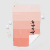 Personalisierter, moderner Korallenfarbblock Golfhandtuch (Insitu)