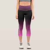 Personalisierter moderner Textverlauf Schwarz Pink Capri Leggings (Vorderseite)