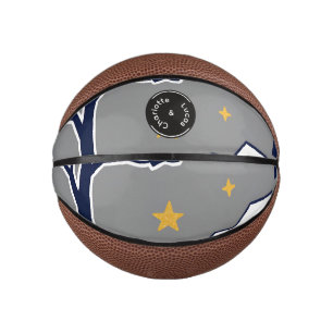 Personalisierter moderner Waldbaum und Stern Mini Basketball