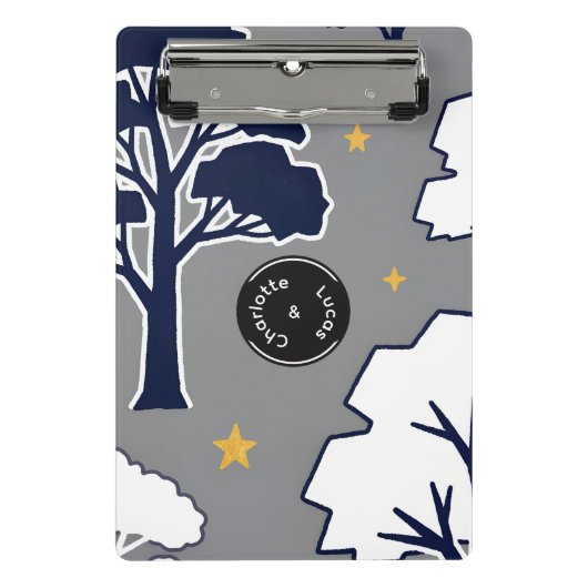 Personalisierter moderner Waldbaum und Stern Mini Klemmbrett (Vorderseite)